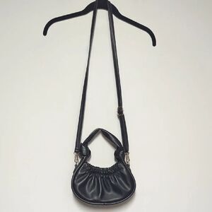 Elegant Black Crossbody Bag with Slouchy Design